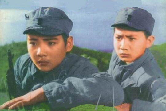 两个小八路剧照