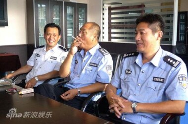 新警事之隐形兄弟剧情