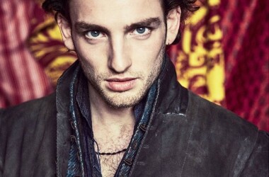 青年莎士比亚剧照