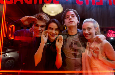 河谷镇第一季剧照