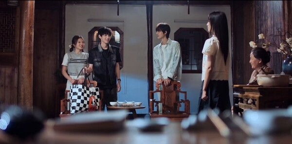 校服的裙摆第10集剧照