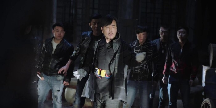 吕云鹏身缠炸药威胁毒贩告知蝎子下落