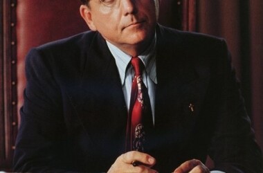 典狱长诺顿是谁演的,典狱长诺顿扮演者,肖申克的救赎典狱长诺顿_电视