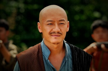 贾老四带着原土匪帮还有一批武器成功反水,令白狐很得意,二龙,杨士琦