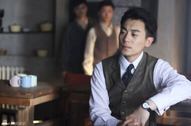 林朗想邀宗玉佩看画展.宗旭之却把票给陈乔年,并鼓励他与玉佩约会.