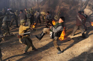 碍于自己寡妇的身份,江岱云一再回避个人问题,而耿三七早已心有所属