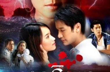 正因为杜月如失踪和护士争执,薇妮偷听到接杜月如出院的人是艾卡娜