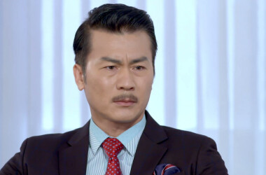 罗珊不甘就这样被楚振华弃之如敝履,她想报复楚振华这个薄情寡义的