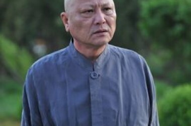 贾六走后,钱玉花赶来,傻眼了,母亲的坟头没有了,成了一个大坑.