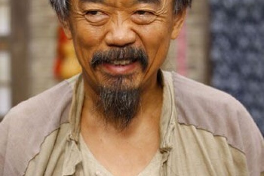 字 麦子洗衣服时发现口袋里的通行证不见了,他怀疑可能是张耀祖拿走的