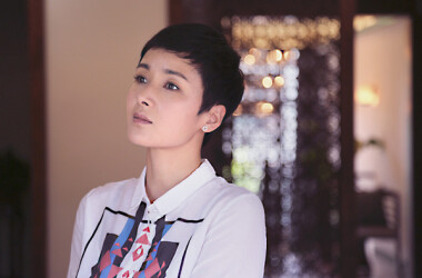 0 文娅介绍 文娅曾是刑警队长李愿的未婚妻,在其因意外事故失去记忆后